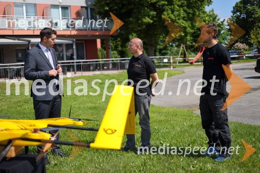 Pošta Slovenije predstavila dron za prenos paketov