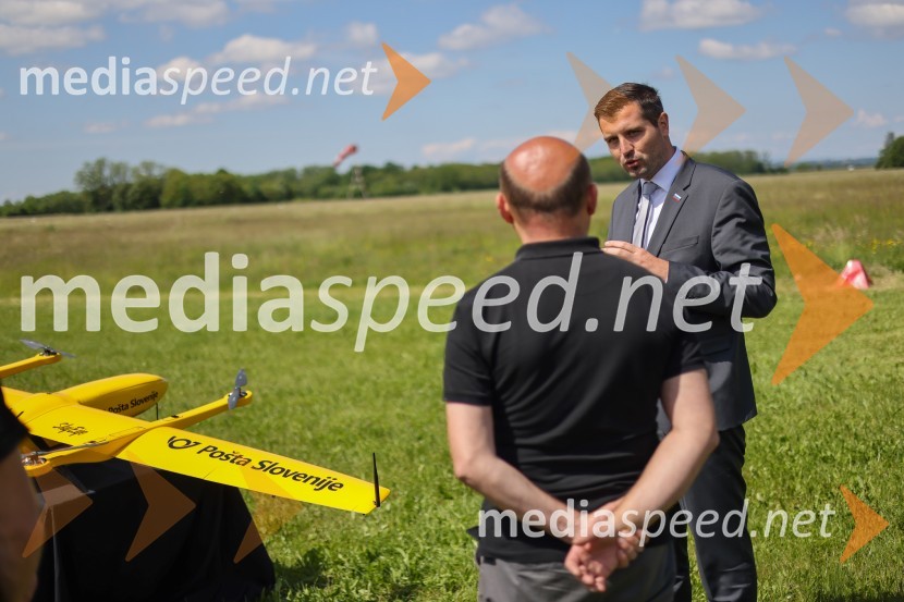 Pošta Slovenije predstavila dron za prenos paketov