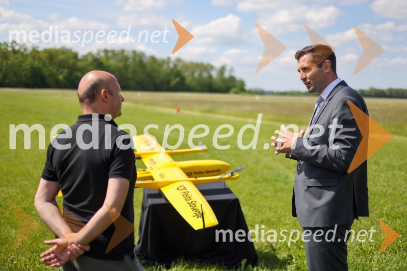 Pošta Slovenije predstavila dron za prenos paketov