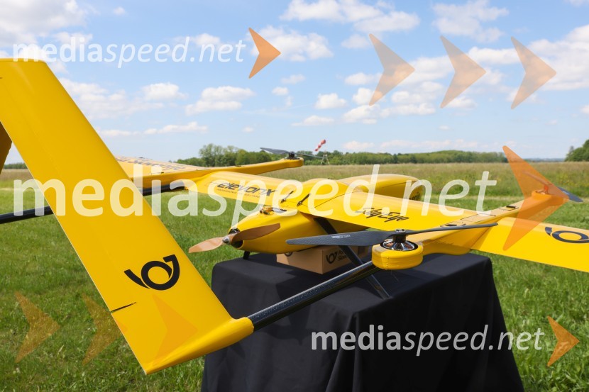 Pošta Slovenije predstavila dron za prenos paketov