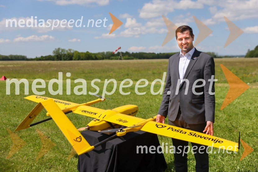 Pošta Slovenije predstavila dron za prenos paketov
