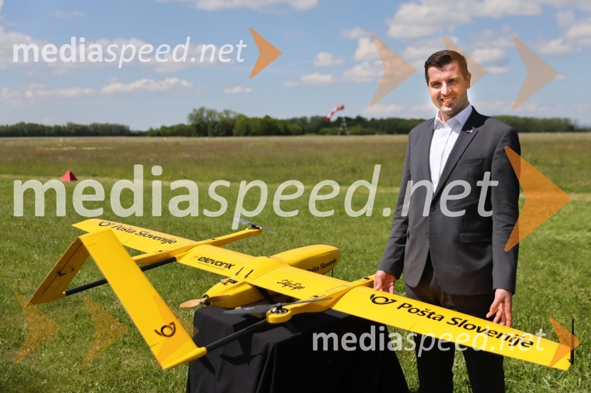 Pošta Slovenije predstavila dron za prenos paketov