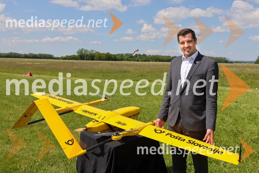 Pošta Slovenije predstavila dron za prenos paketov