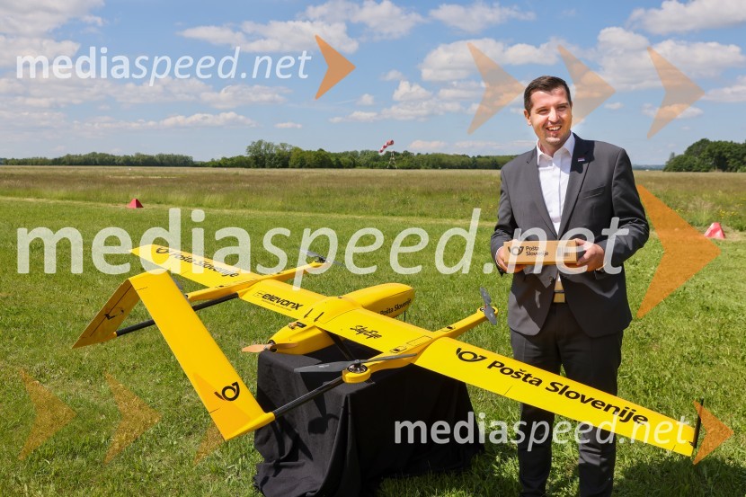 Pošta Slovenije predstavila dron za prenos paketov