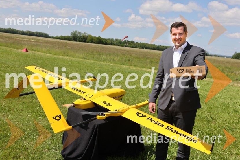 Pošta Slovenije predstavila dron za prenos paketov