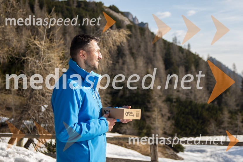 Pošta Slovenije predstavila dron za prenos paketov