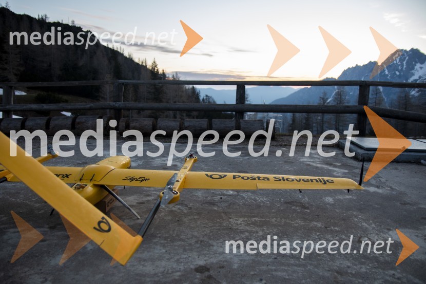 Pošta Slovenije predstavila dron za prenos paketov