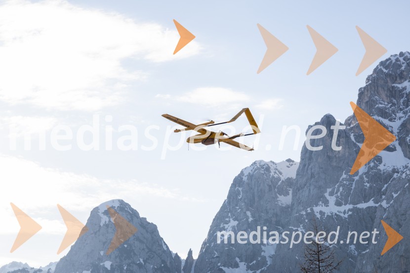Pošta Slovenije predstavila dron za prenos paketov