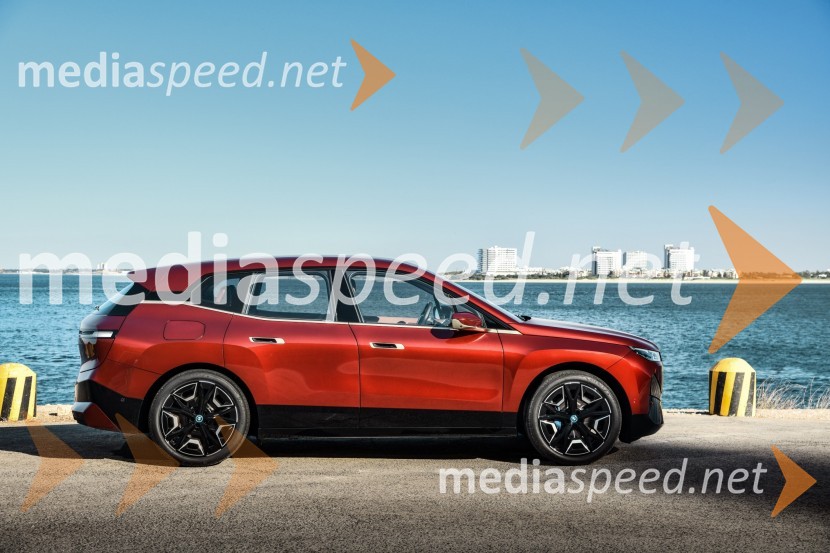 BMW iX, slovenska predstavitev