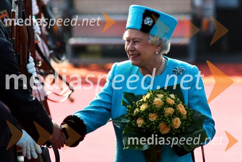 Kraljica Elizabeta II.Obisk kraljice Elizabete II. in vojvode Edinburškega v Sloveniji - prvi dan (prihod in sprejem v Grand Hotelu Union)