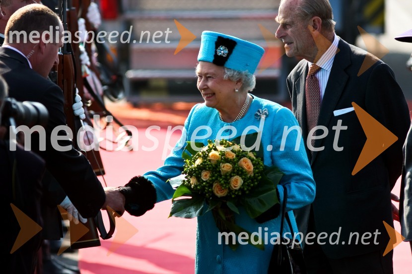 Kraljica Elizabeta II.Obisk kraljice Elizabete II. in vojvode Edinburškega v Sloveniji - prvi dan (prihod in sprejem v Grand Hotelu Union)