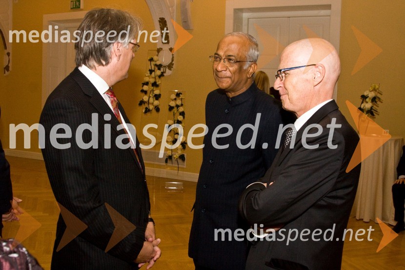 Robert Hage, kanadski veleposlanik, Villur Sundararajan Seshadri, indijski veleposlanik in ...Obisk kraljice Elizabete II. in vojvode Edinburškega v Sloveniji - prvi dan (prihod in sprejem v Grand Hotelu Union)