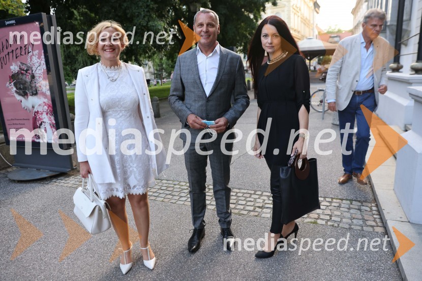  Ignacija  Fridl Jarc, državna sekretarka na Ministrstvu za kulturo RS;  Danilo Rošker, direktor SNG Maribor;  Ksenija Vaš;  Juan GrisMadama Butterfly, premiera opere, Slovensko Narodno Gledališče Maribor