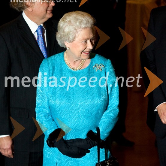 Kraljica Elizabeta II.Obisk kraljice Elizabete II. in vojvode Edinburškega v Sloveniji - prvi dan (prihod in sprejem v Grand Hotelu Union)