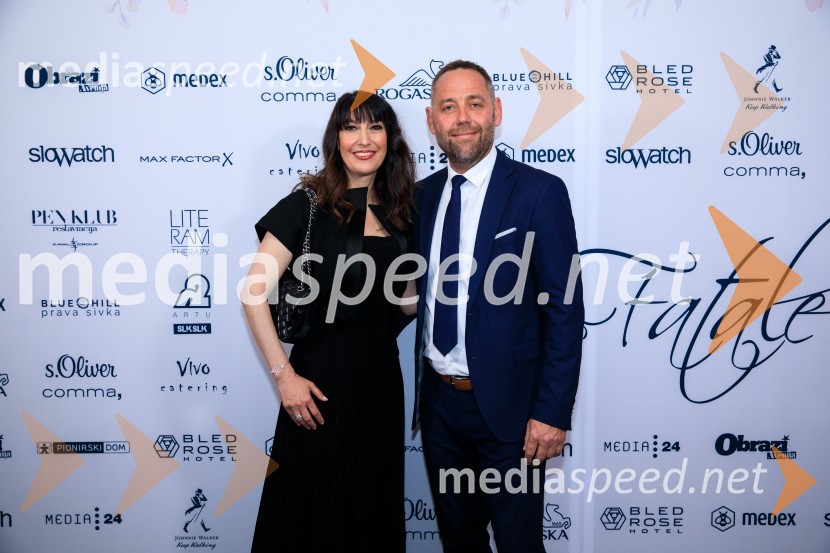  Tina  Fabjan, vodja umetnikov ličenja Max Factor;  ... Patricia Pangeršič je Femme fatal 2021