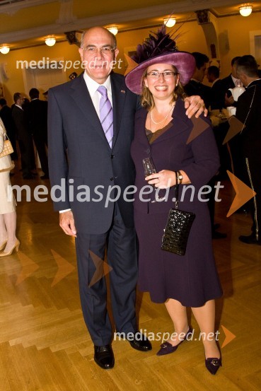 Yousif B. Ghafari, ameriški veleposlanik v Sloveniji in ...Obisk kraljice Elizabete II. in vojvode Edinburškega v Sloveniji - prvi dan (prihod in sprejem v Grand Hotelu Union)