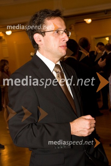 Dr. Žiga Turk, minister za razvoj in profesor na Pravni fakulteti Univerze v LjubljaniObisk kraljice Elizabete II. in vojvode Edinburškega v Sloveniji - prvi dan (prihod in sprejem v Grand Hotelu Union)