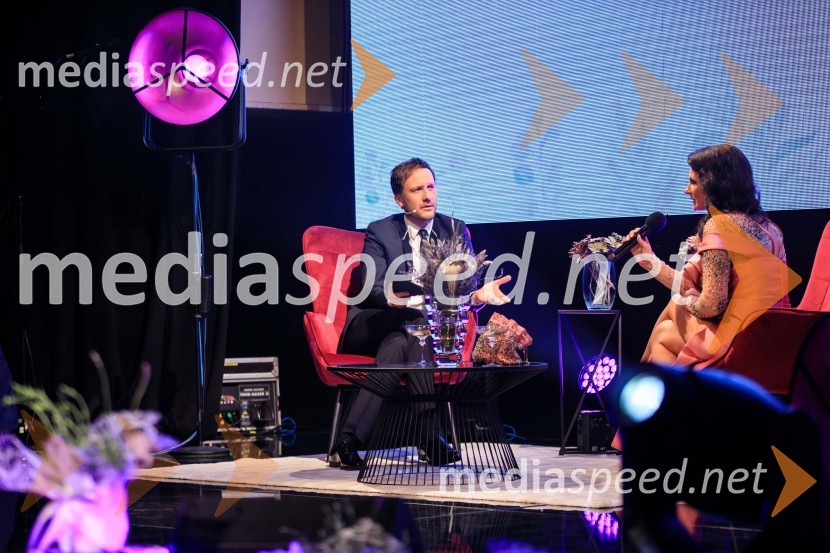  Klemen Slakonja, igralec, komik in TV voditelj;  Nataša Godler, NatashaSPAce MediestheticPatricia Pangeršič je Femme fatal 2021