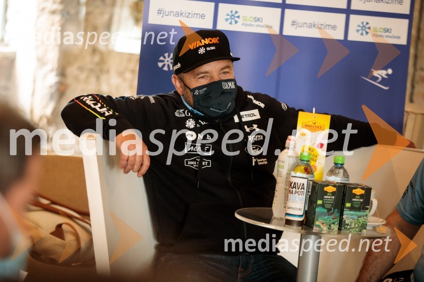 Srečanje s članicami smučarske reprezentance v tehničnih disciplinah