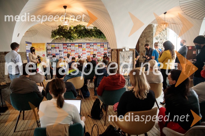 Srečanje s članicami smučarske reprezentance v tehničnih disciplinah