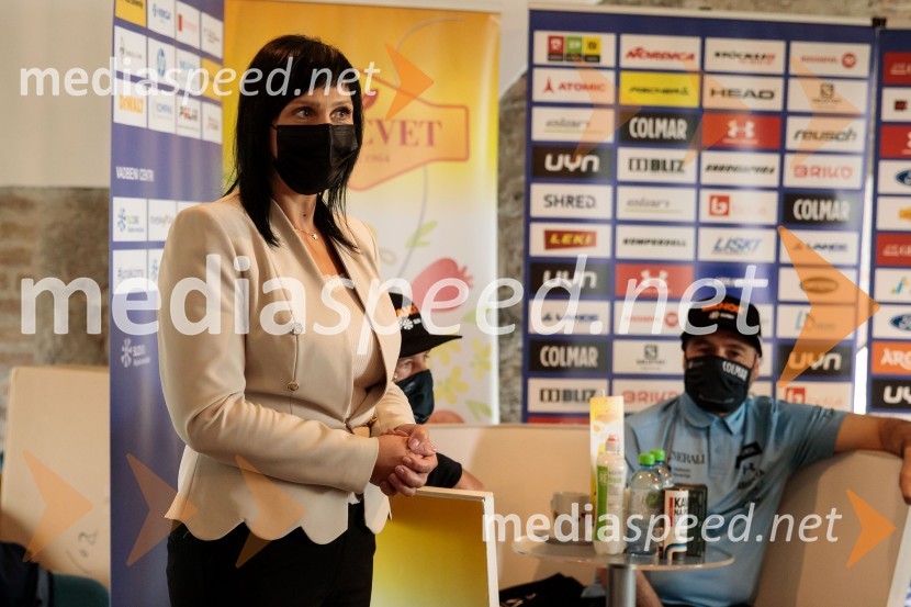 Srečanje s članicami smučarske reprezentance v tehničnih disciplinah