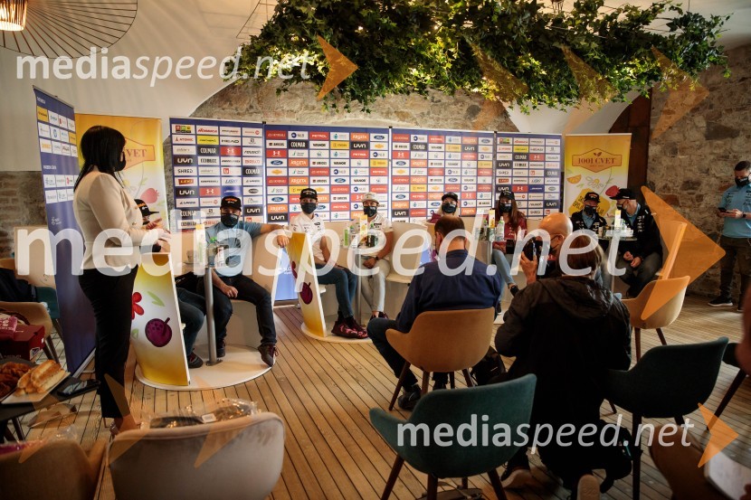 Srečanje s članicami smučarske reprezentance v tehničnih disciplinah