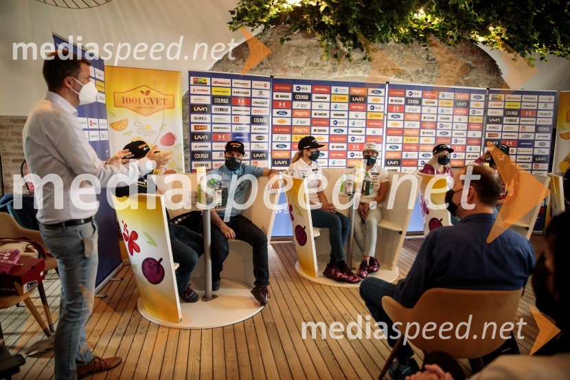 Srečanje s članicami smučarske reprezentance v tehničnih disciplinah