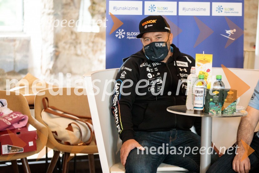 Srečanje s članicami smučarske reprezentance v tehničnih disciplinah