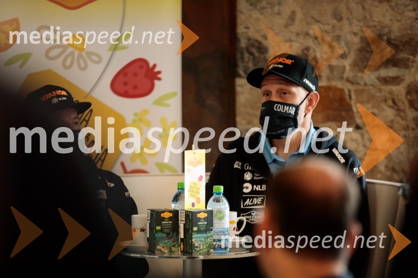 Srečanje s članicami smučarske reprezentance v tehničnih disciplinah