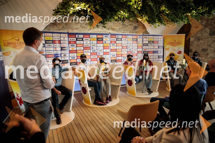 Srečanje s članicami smučarske reprezentance v tehničnih disciplinah