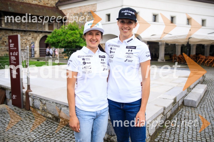  Tina Robnik, smučarka;  Ana Bucik Jogan, smučarkaSrečanje s članicami smučarske reprezentance v tehničnih disciplinah