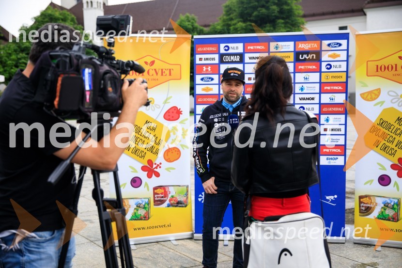 Srečanje s članicami smučarske reprezentance v tehničnih disciplinah