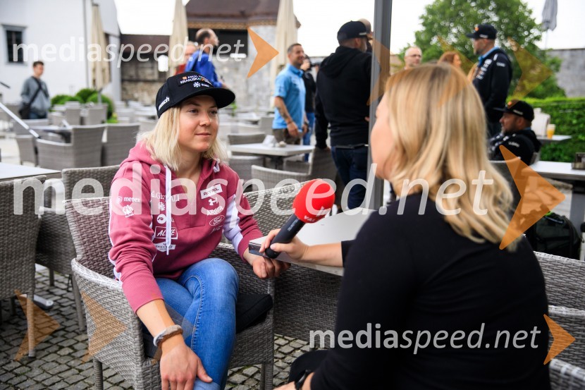 Srečanje s članicami smučarske reprezentance v tehničnih disciplinah