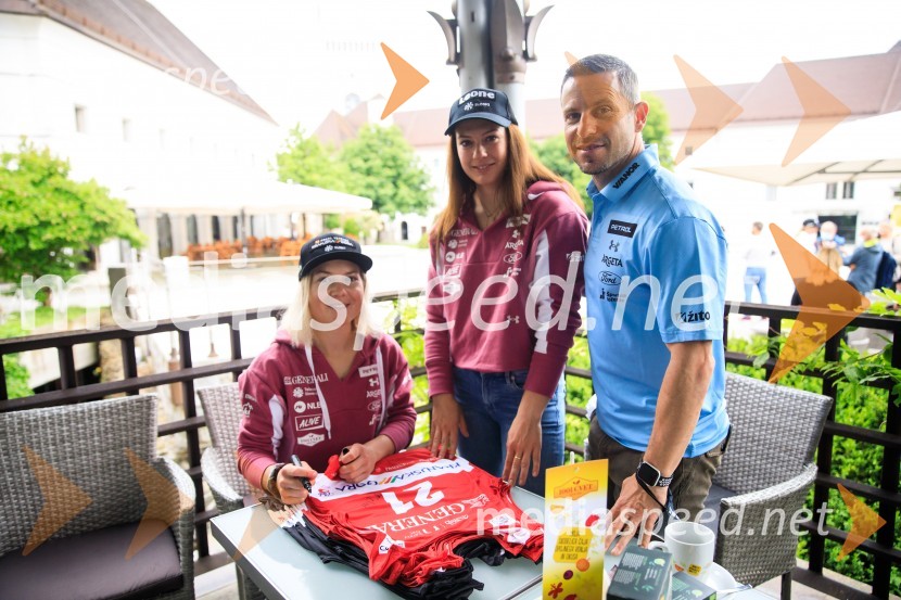 Srečanje s članicami smučarske reprezentance v tehničnih disciplinah