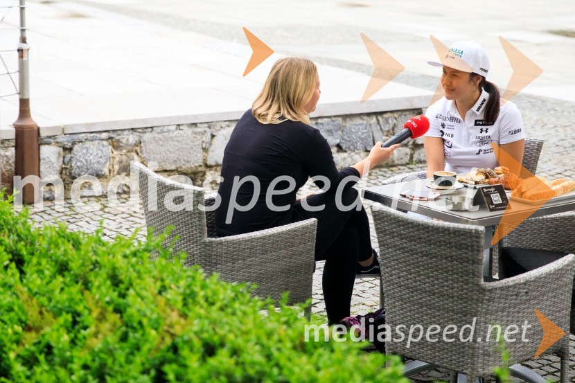 Srečanje s članicami smučarske reprezentance v tehničnih disciplinah