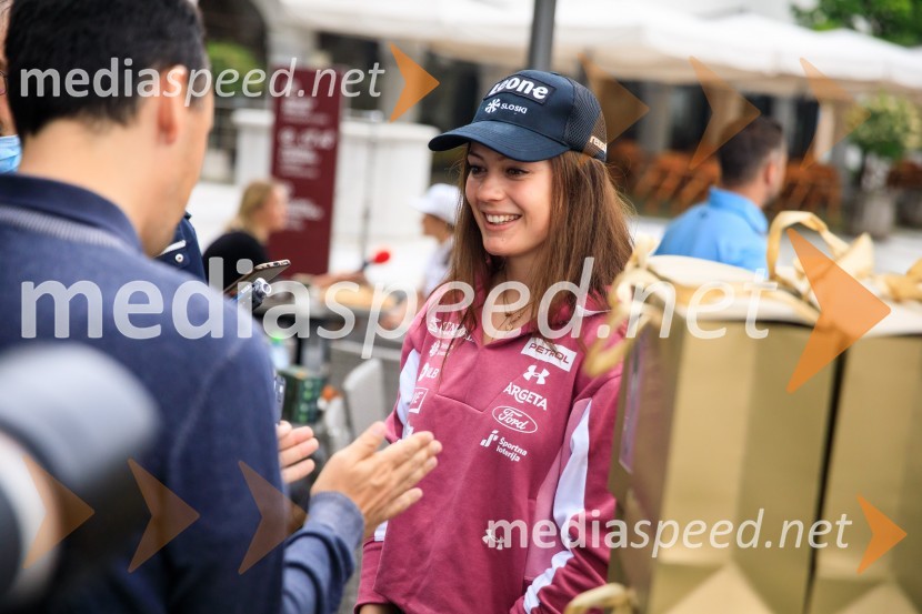 Srečanje s članicami smučarske reprezentance v tehničnih disciplinah