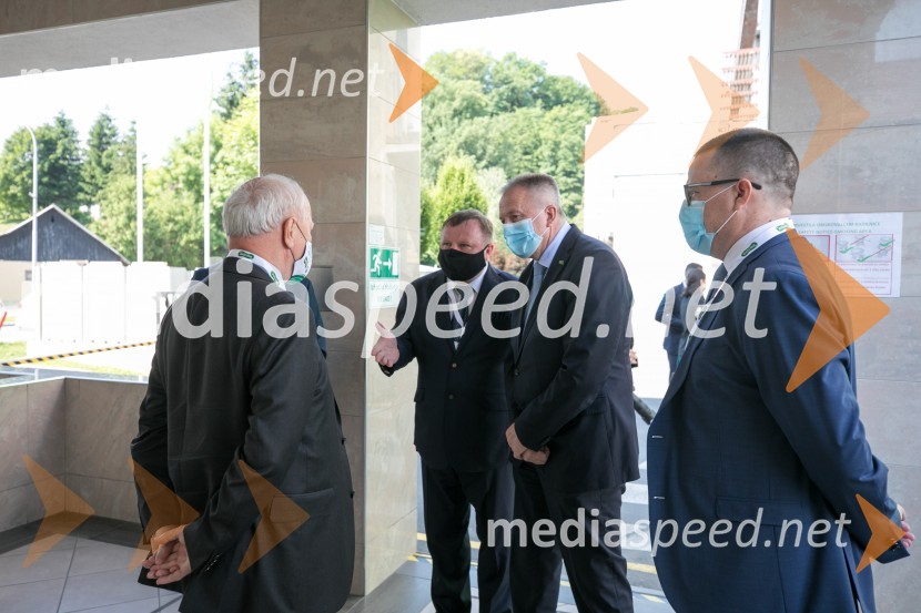  ... ;  ... ;  Zdravko Počivalšek, minister za gospodarski razvoj in tehnologijo;  ... Zagon nove linije, Paloma