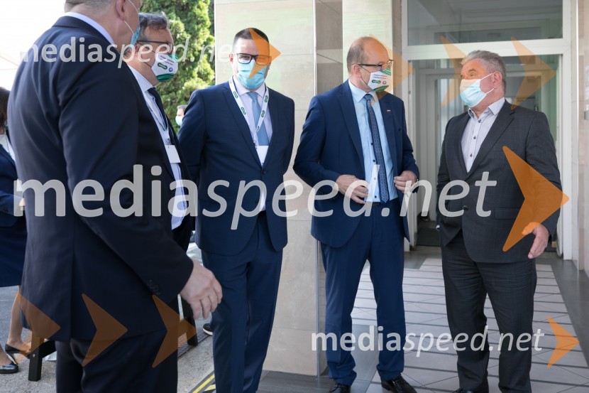  ... ;  ... ;  ... ;  ... ; mag. Andrej Vizjak, minister za okolje in prostorZagon nove linije, Paloma