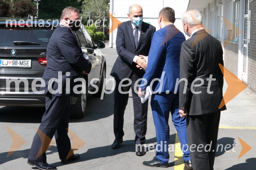  ... ;  Janez Janša, predsednik vlade RS;  ... ;  ... Zagon nove linije, Paloma