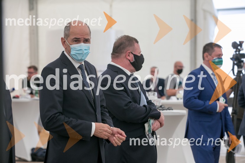  Janez Janša, predsednik vlade RS;  ... ;  ... Zagon nove linije, Paloma