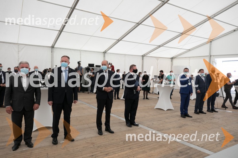 mag. Andrej Vizjak, minister za okolje in prostor;  Zdravko Počivalšek, minister za gospodarski razvoj in tehnologijo;  Janez Janša, predsednik vlade RS;  ... Zagon nove linije, Paloma