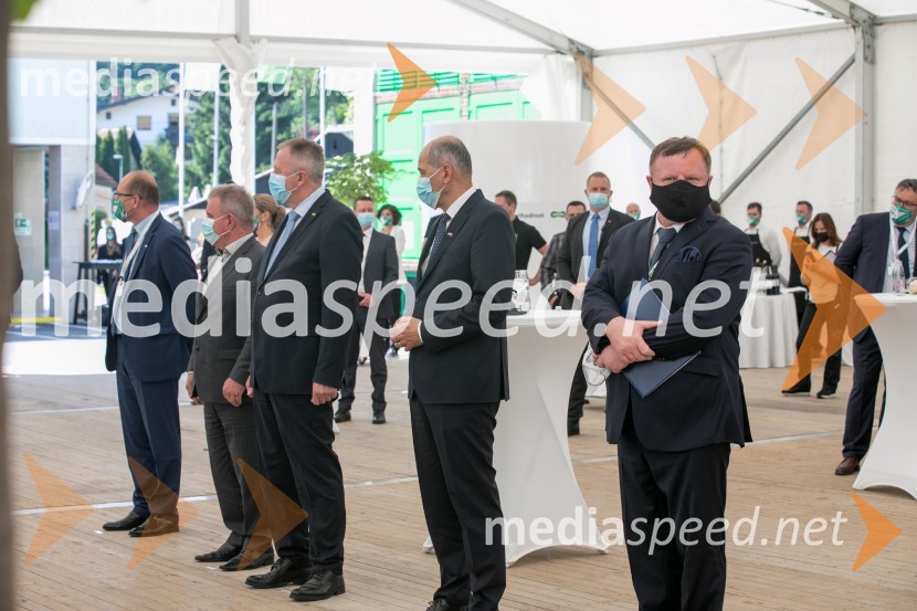  ... ; mag. Andrej Vizjak, minister za okolje in prostor;  Zdravko Počivalšek, minister za gospodarski razvoj in tehnologijo;  Janez Janša, predsednik vlade RS;  ... Zagon nove linije, Paloma