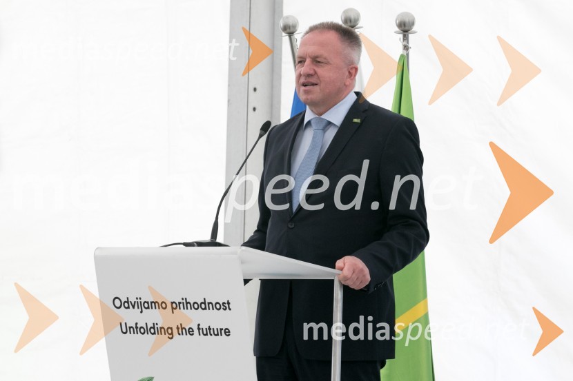  Zdravko Počivalšek, minister za gospodarski razvoj in tehnologijoZagon nove linije, Paloma