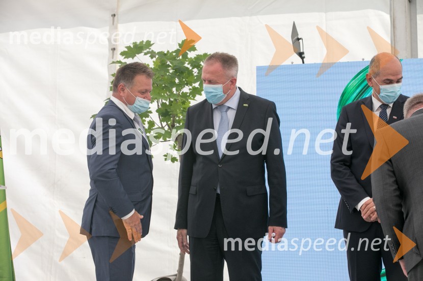  ... ;  Zdravko Počivalšek, minister za gospodarski razvoj in tehnologijo;  Janez Janša, predsednik SDSZagon nove linije, Paloma