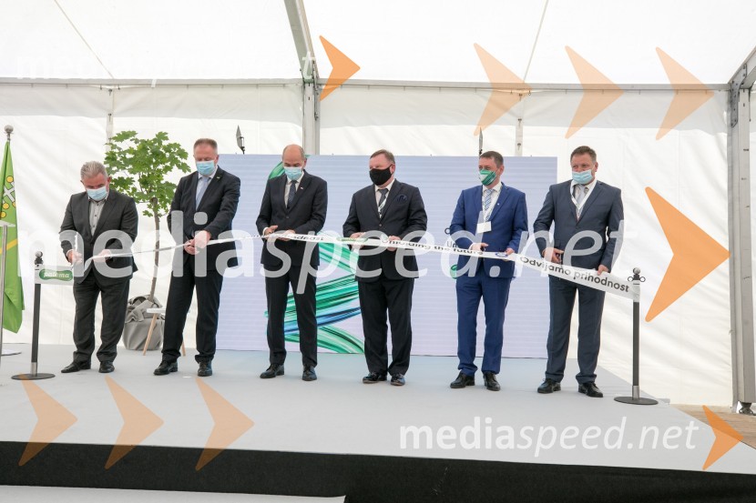 mag. Andrej Vizjak, minister za okolje in prostor;  Zdravko Počivalšek, minister za gospodarski razvoj in tehnologijo;  Janez Janša, predsednik vlade RS;  ... ;  ... ;  ... Zagon nove linije, Paloma