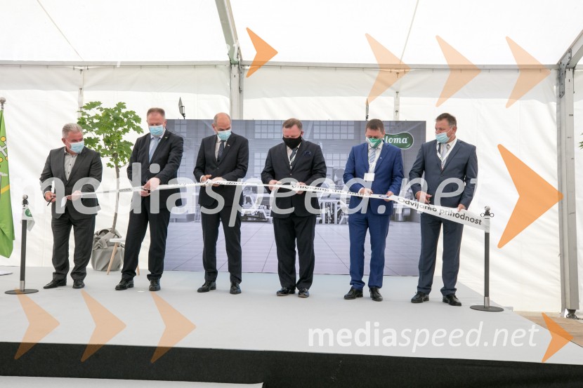 mag. Andrej Vizjak, minister za okolje in prostor;  Zdravko Počivalšek, minister za gospodarski razvoj in tehnologijo;  Janez Janša, predsednik vlade RS;  ... ;  ... ;  ... Zagon nove linije, Paloma