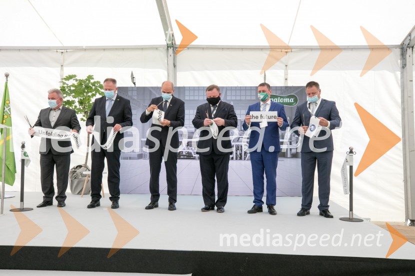 mag. Andrej Vizjak, minister za okolje in prostor;  Zdravko Počivalšek, minister za gospodarski razvoj in tehnologijo;  Janez Janša, predsednik vlade RS;  ... ;  ... ;  ... Zagon nove linije, Paloma