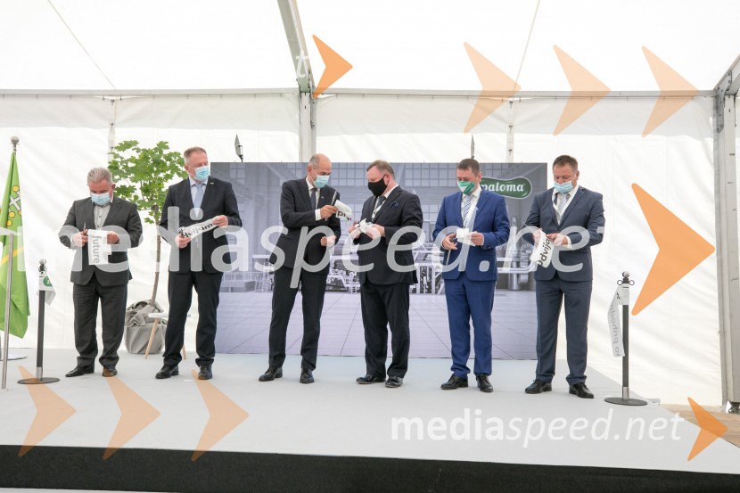 mag. Andrej Vizjak, minister za okolje in prostor;  Zdravko Počivalšek, minister za gospodarski razvoj in tehnologijo;  Janez Janša, predsednik vlade RS;  ... ;  ... ;  ... Zagon nove linije, Paloma