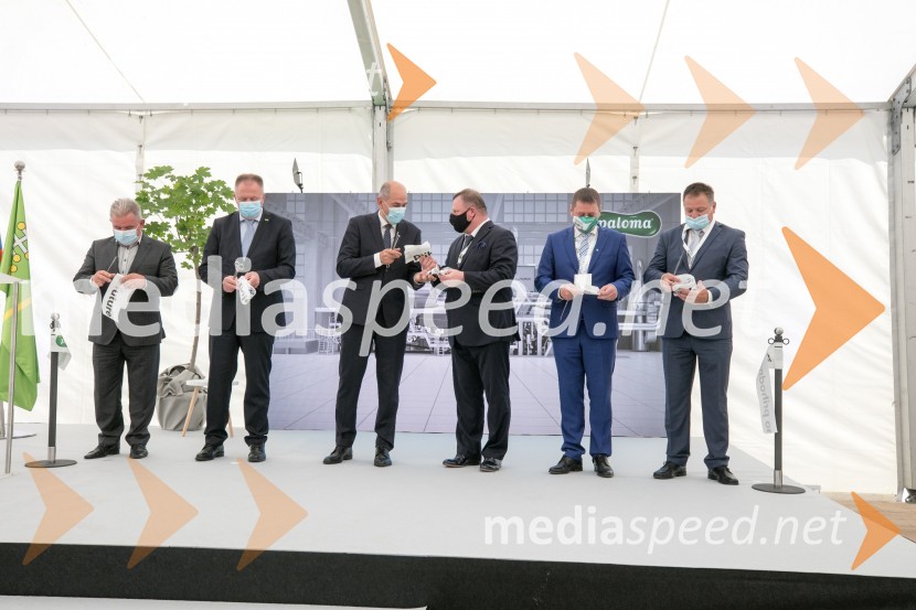 mag. Andrej Vizjak, minister za okolje in prostor;  Zdravko Počivalšek, minister za gospodarski razvoj in tehnologijo;  Janez Janša, predsednik vlade RS;  ... ;  ... ;  ... Zagon nove linije, Paloma