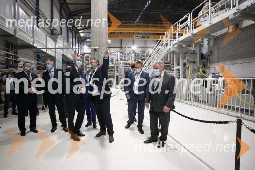  ... ;  Zdravko Počivalšek, minister za gospodarski razvoj in tehnologijo;  Janez Janša, predsednik vlade RS;  ... ;  ... ; mag. Andrej Vizjak, minister za okolje in prostorZagon nove linije, Paloma